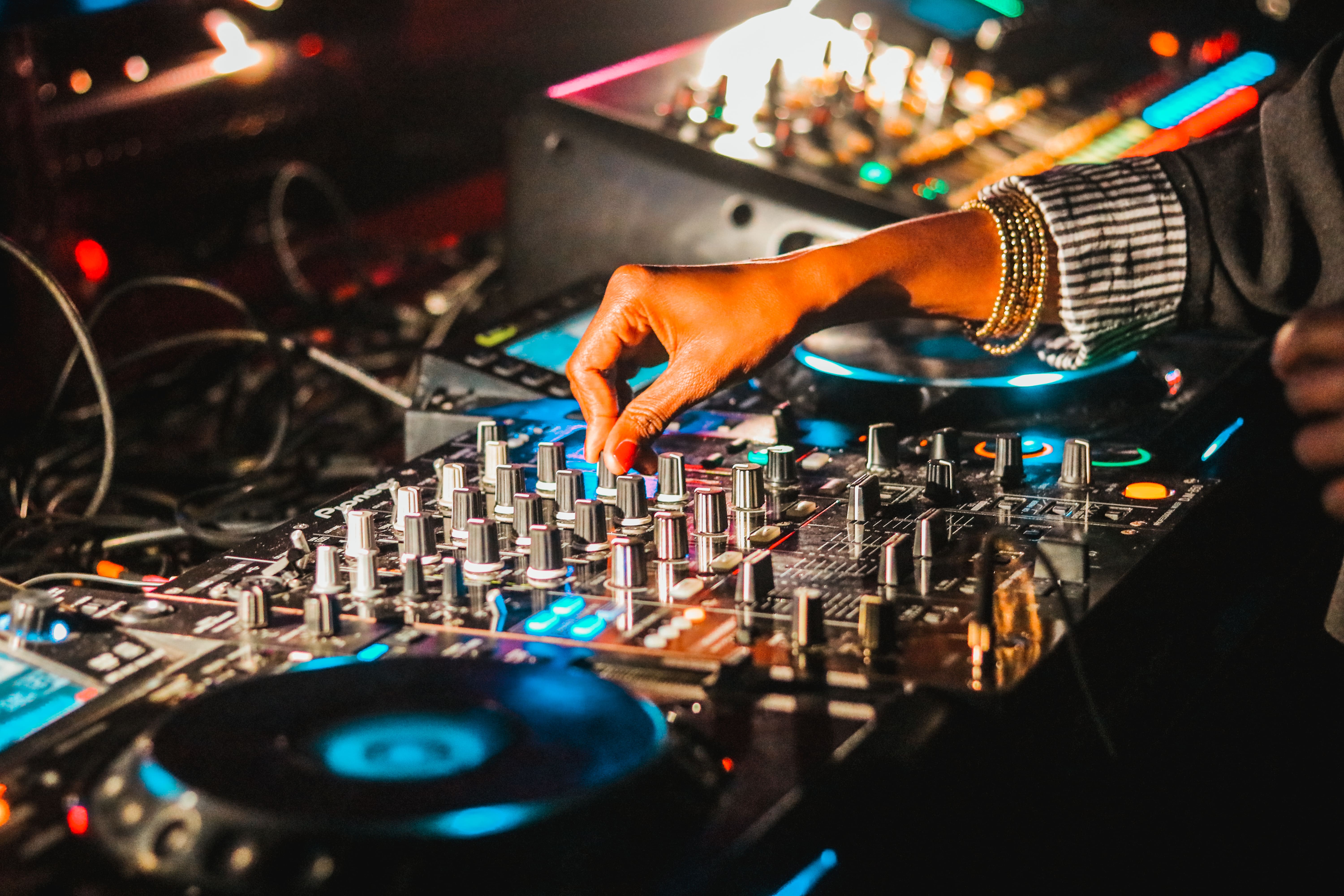 dj-set Image